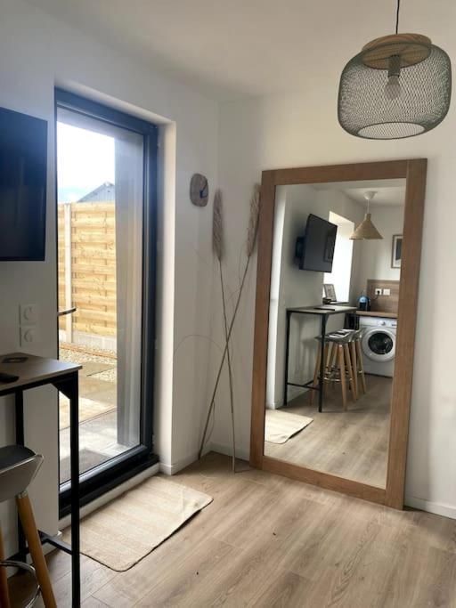 Entre Ville Et Campagne Appartement Cosy Avec Parking Et Terrasse Wood Coutiches 외부 사진